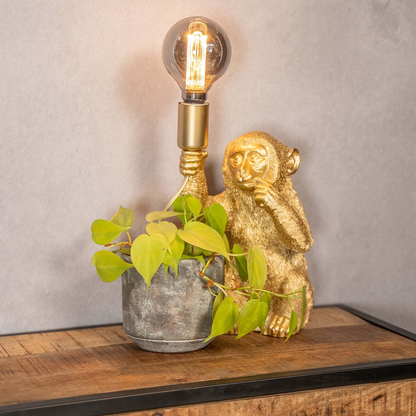 ChimpShine Tafellamp - Gouden Aap - Luxe en Uniek - Ideaal voor Sfeer en Stijl in Huis