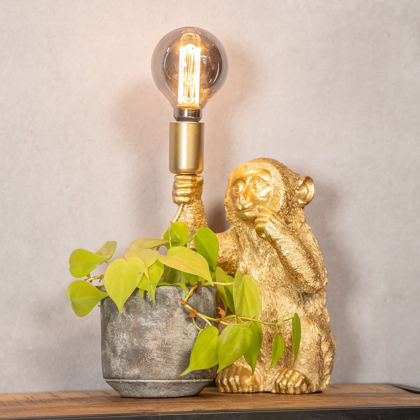 ChimpShine Tafellamp - Gouden Aap - Luxe en Uniek - Ideaal voor Sfeer en Stijl in Huis