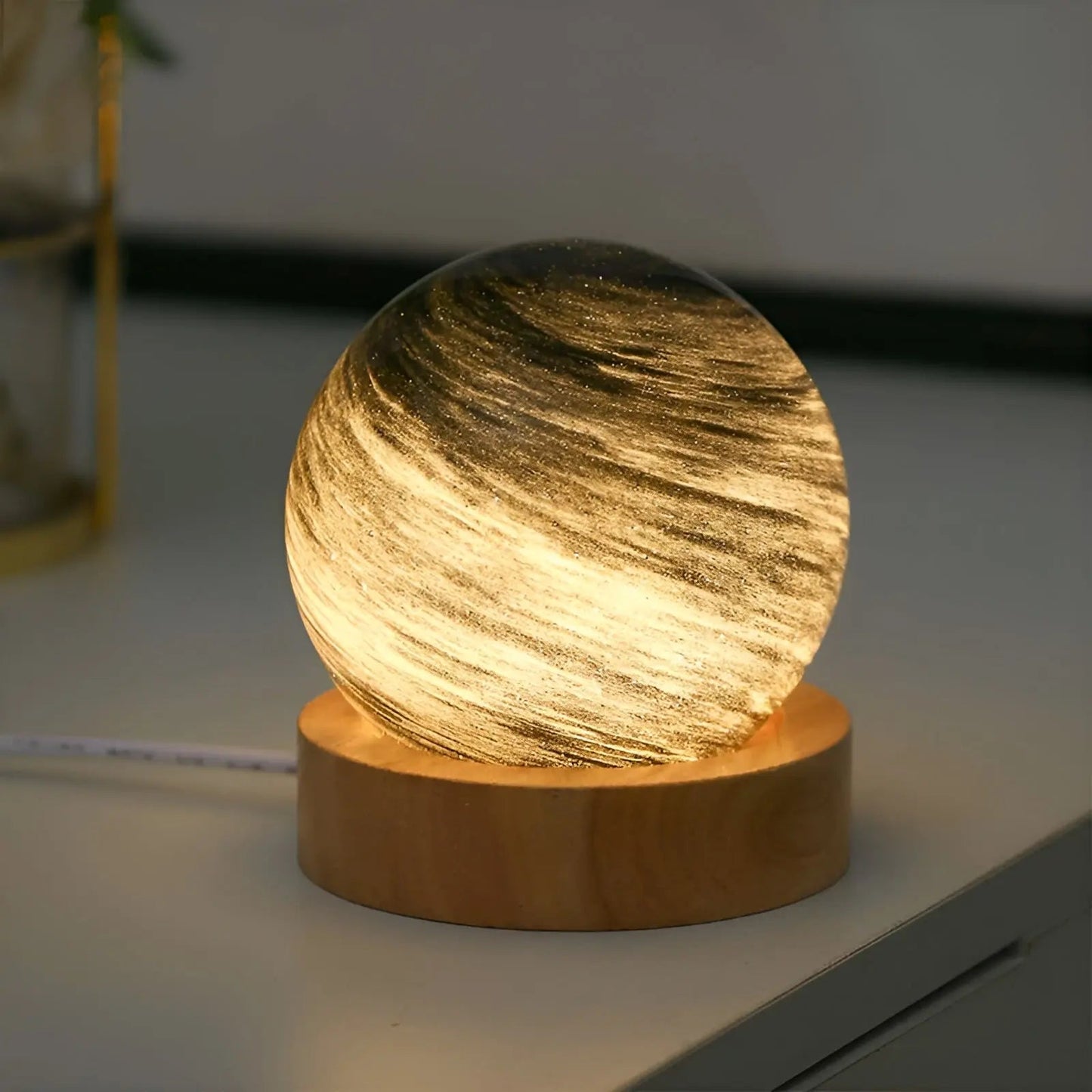 GalaxyGlow Lamp - 3D Miniplaneetlamp - Houten Voet - Unieke Sfeervolle Tafellamp